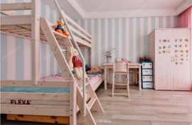 淡粉色调儿童房高低床装修效果图